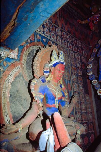 Upper left goddess attending Maitreya © Christian Luczanits 1998 AlchiSTS CL98 101,10.jpg
