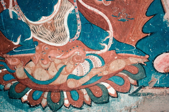 Protective themes in entrance area